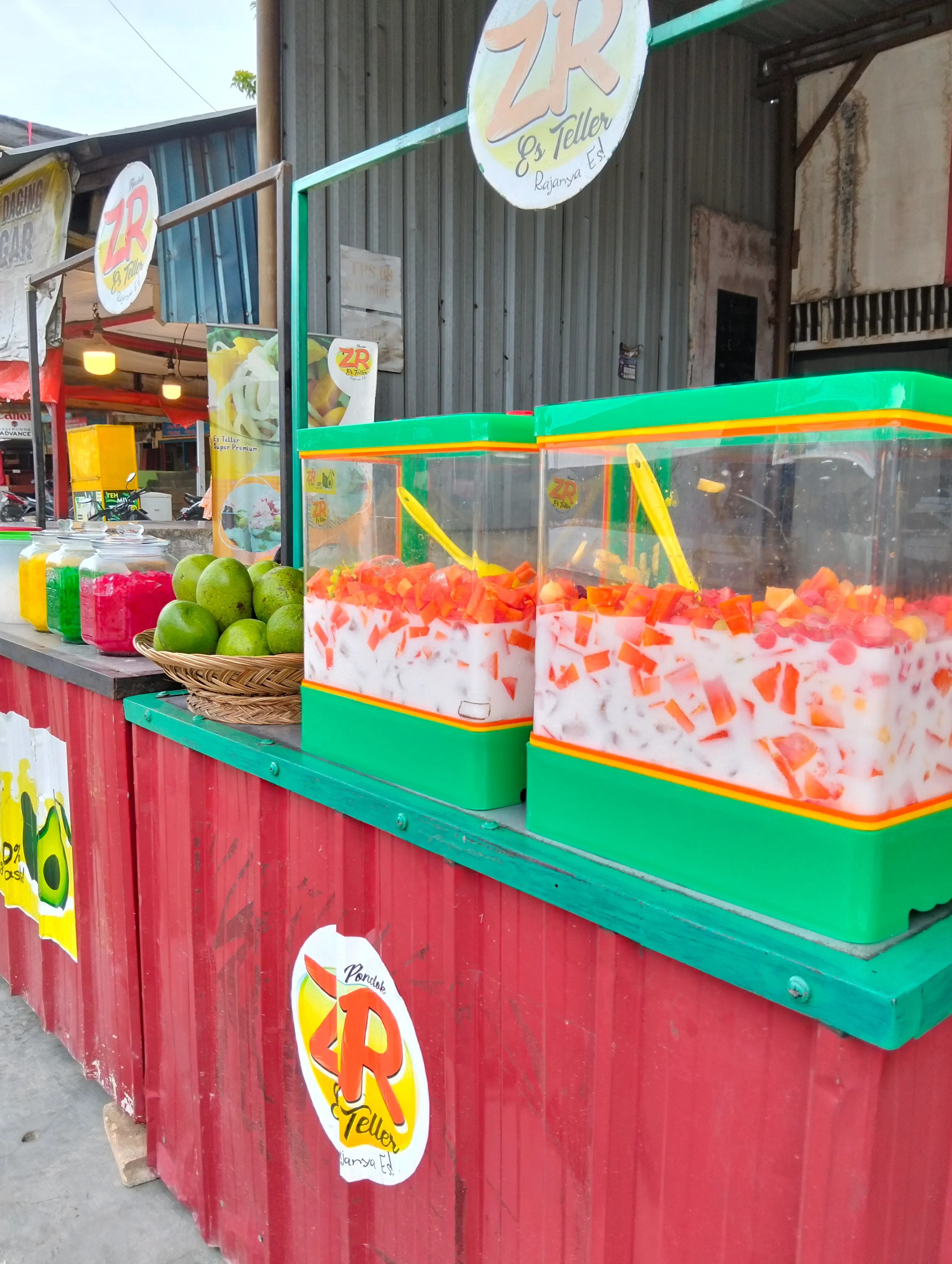 Menu Board Es Teller ZR dengan Berbagai Varian